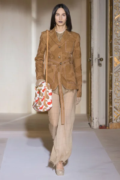 Look 14